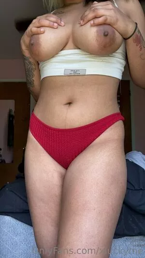 xluckyme / parasry nude photo #0024