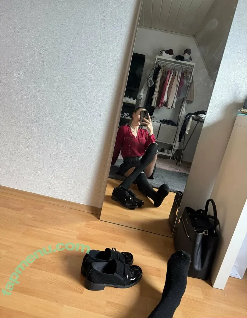 xmissninax nude photo #0012 (xmissninax)