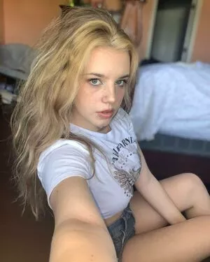 Xohalzy444 / Halz444 / Halzx / halzy4444 / schizoscorpioo nude photo #0037