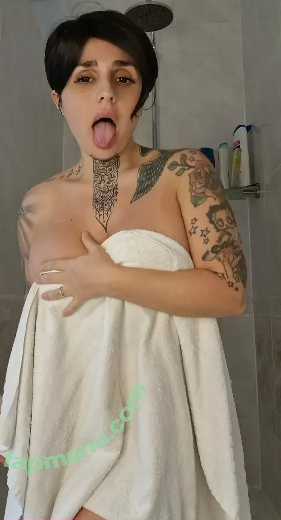 xomisscleo nude photo #0214 (goddesscleo_xo)