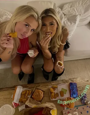 xomorris / graciethebarista nude photo #0075