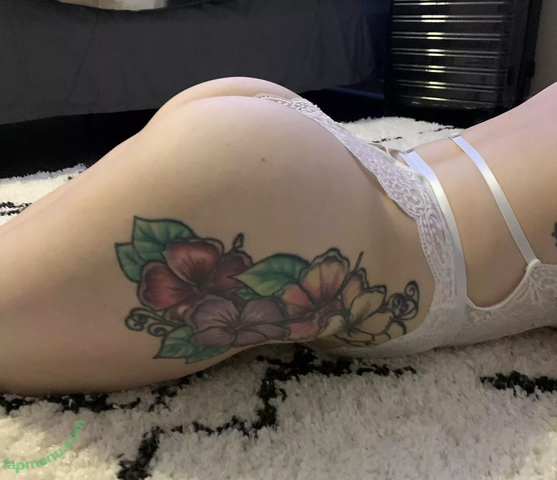 xosecretsaraxo nude photo #0008 (xosecretsaraxo)