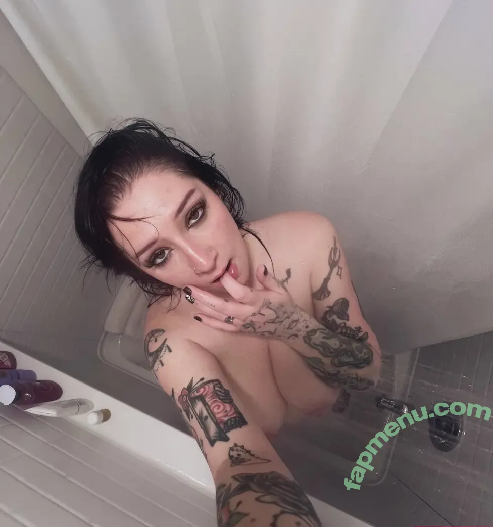 Xoxomii nude photo #0004 (xoxo.naaomiii)
