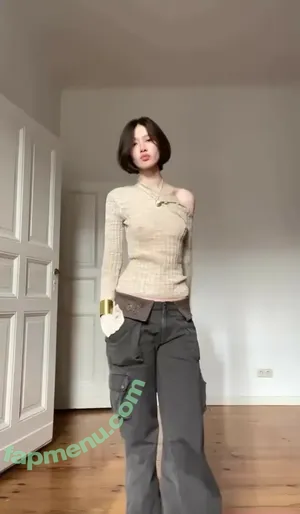 xu3fe1 / Sophie Lin / rhyheimshabazz nude photo #0011