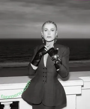 Xuxa Meneghel / xuxameneghel nude photo #0119