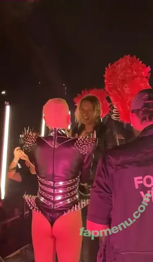 Xuxa Meneghel / xuxameneghel nude photo #0145