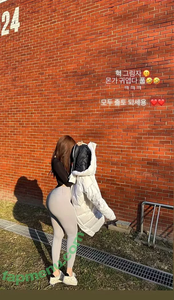 xxapple nude photo #0569 (iamnobody89757 / xxapple_e / xxapple_e2 / xxapplee)