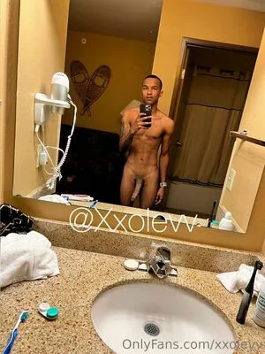 xxolevv / xxoeevee nude photo #0010