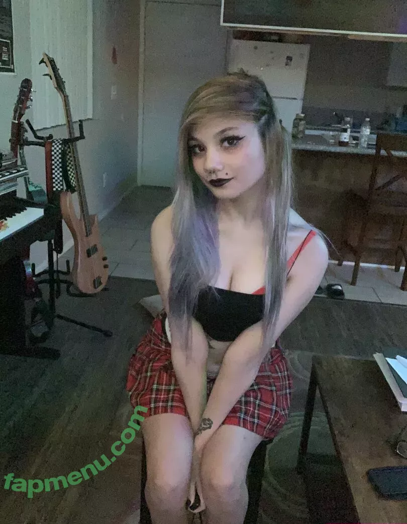 xxsara_slaughterxx nude photo #0002 (lunaaa___starrrr / saraslaughter)