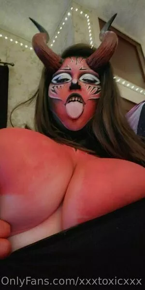 xxxtoxicxxx / ewyourtoxic nude photo #0006