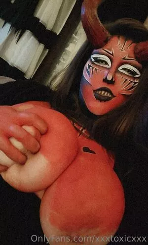 xxxtoxicxxx / ewyourtoxic nude photo #0008