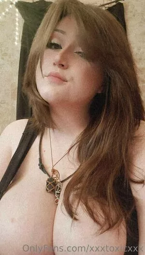 xxxtoxicxxx / ewyourtoxic nude photo #0009