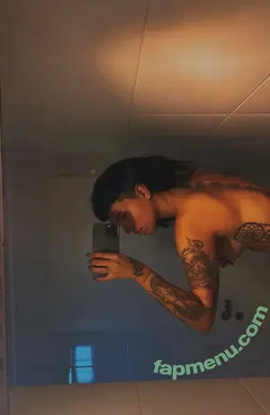 xyourmarimari nude photo #0075