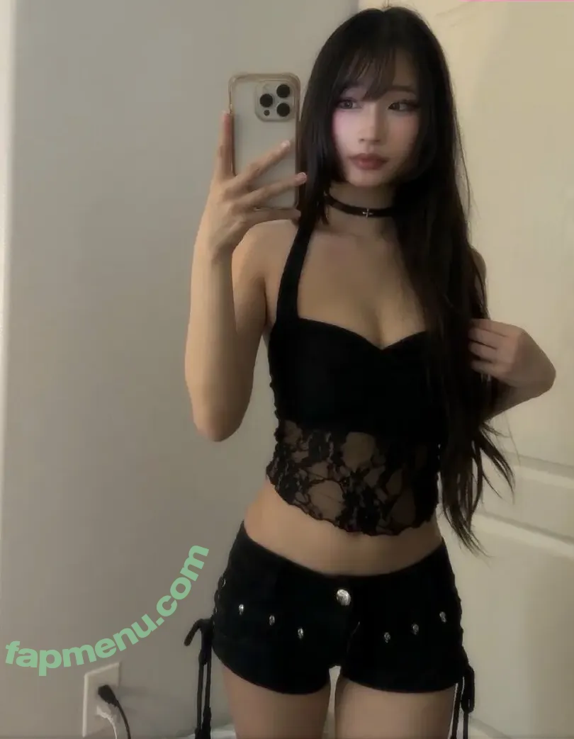 y3miku nude photo #0048 (y3mikucos)