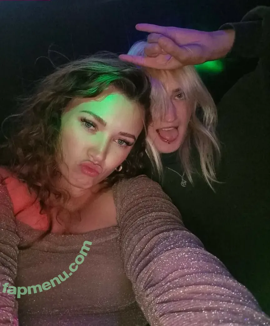 Ya Gal Al nude photo #0036 (AlexandraRose_x / alexandra_rose_x / yagallyd)