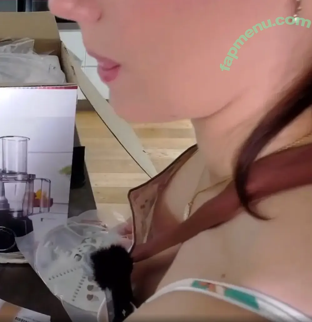 yabbe nude photo #0120 (imyabbe)