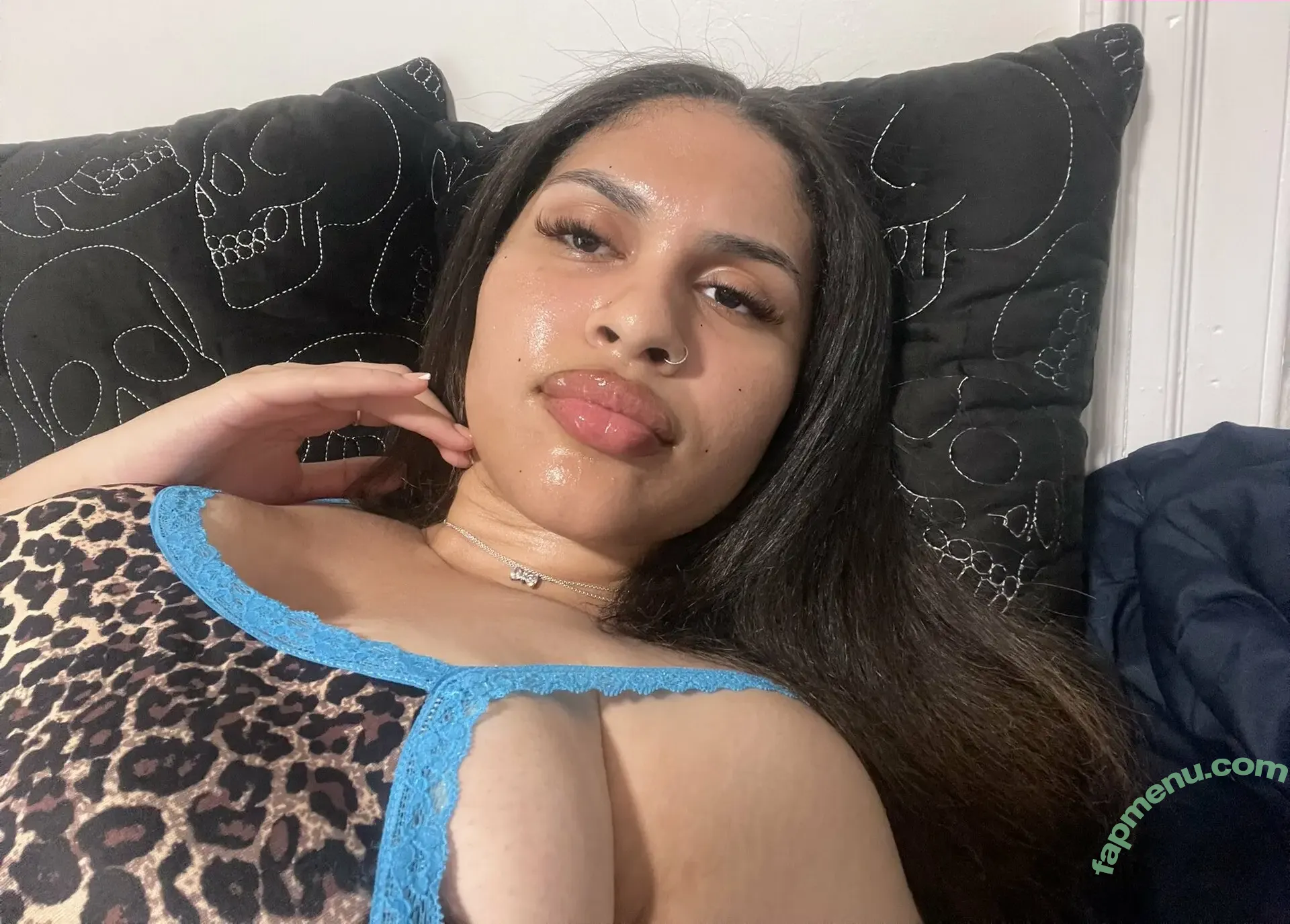 Yadiramuse_ nude photo #0002 (Yadiramuse_)