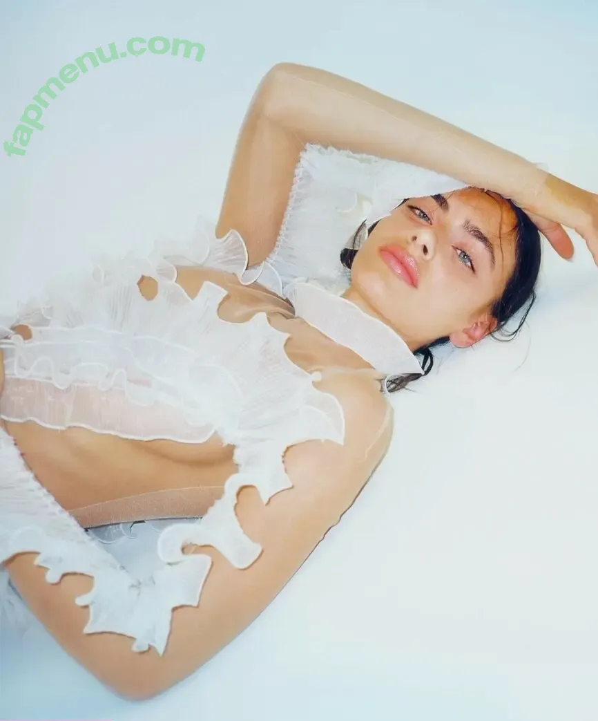 Yael Shelbia nude photo #0321 (yaelshelbia)