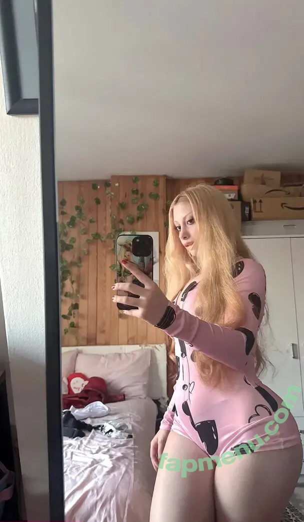 yagmuriave nude photo #0071 (Yagmur Dinc)