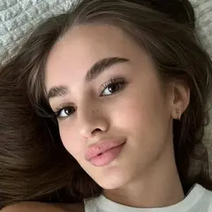 yaluna / yaluna.tn nude photo #0003