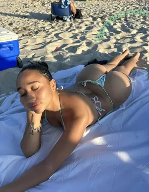 Yamile Duran / Keepingup.wityami nude photo #0050