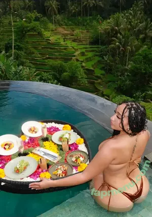 Yamile Duran / Keepingup.wityami nude photo #0131