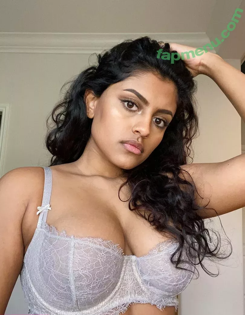 Yamini Nambimadom nude photo #0005 (yaminidoescomedy / yamininosebest)