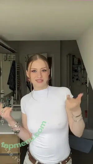 Yana Clare / clareonairpodcast / yanaclare nude photo #0132