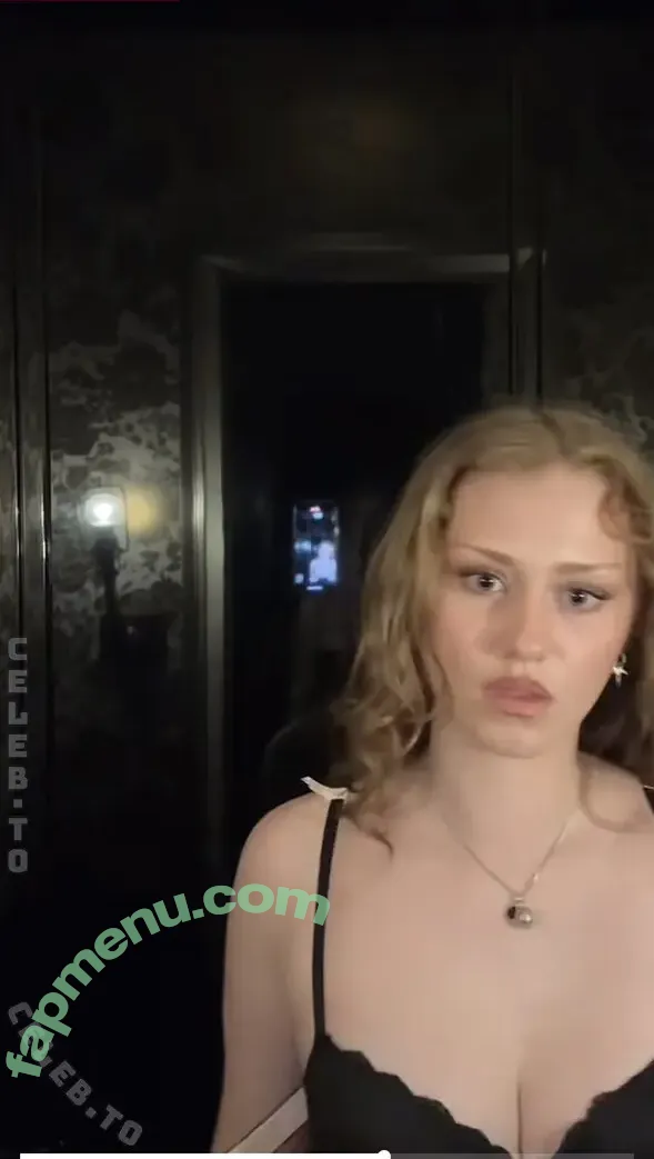 Yana Clare nude photo #0125 (clareonairpodcast / yanaclare)