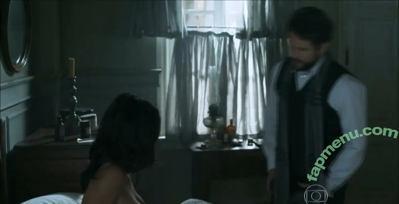 Yanna Lavigne nude photo #0155 (yannalavigne)