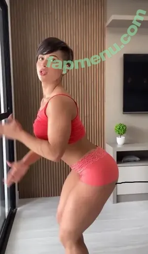 Yanne Fitness nude