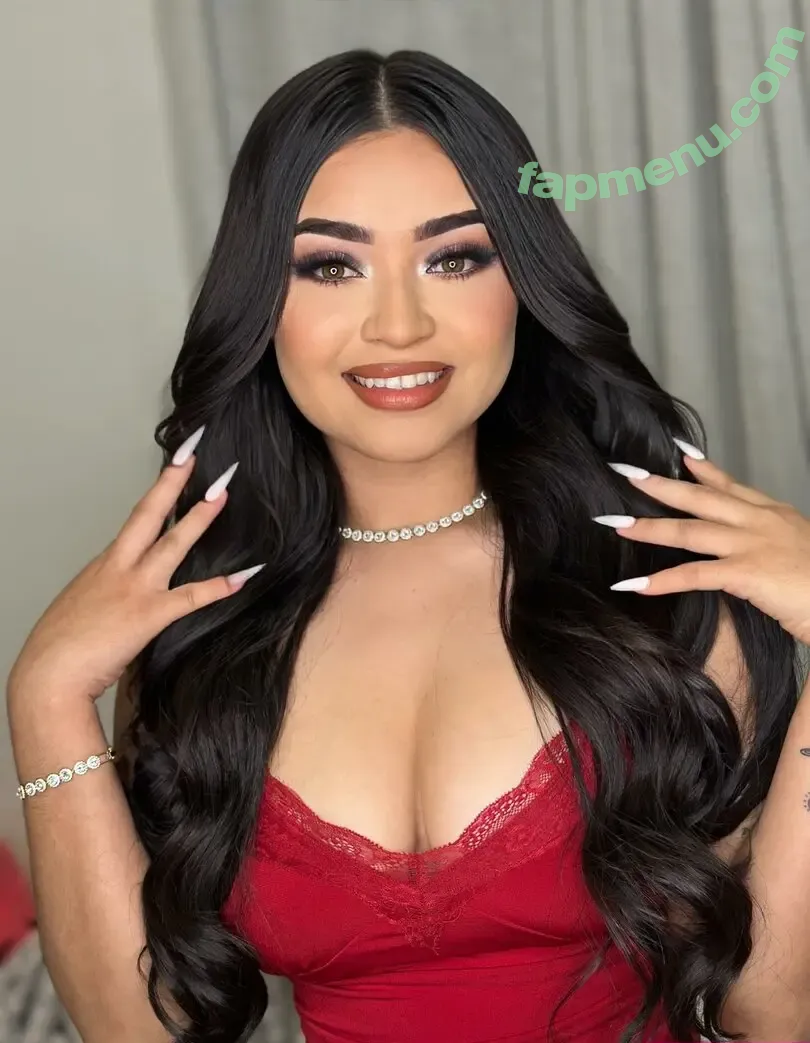 Yaquelin Najera nude photo #0002 (jaky_escobar / la_queso024)