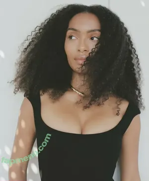 Yara Shahidi / yarashahidi nude photo #0012