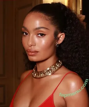 Yara Shahidi / yarashahidi nude photo #0015