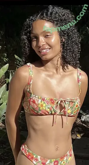 Yara Shahidi / yarashahidi nude photo #0020