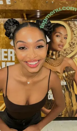 Yara Shahidi / yarashahidi nude photo #0021