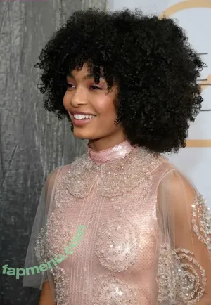Yara Shahidi / yarashahidi nude photo #0026