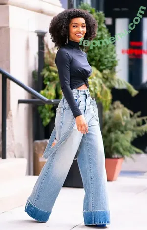 Yara Shahidi / yarashahidi nude photo #0031