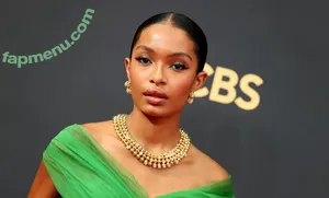 Yara Shahidi / yarashahidi nude photo #0042