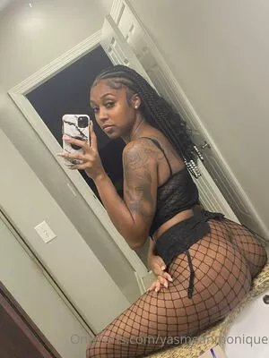 yasmeanmonique / yasmeanmoniquee nude photo #0031