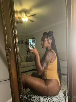 yasmeanmonique / yasmeanmoniquee nude photo #0033