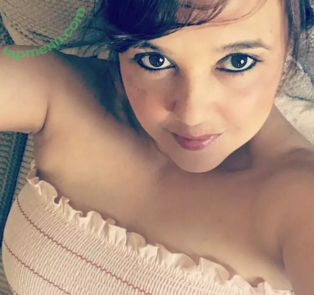 Yasmin nude photo #0003 (itsyasmin / sheffhotwife / velvetyas)