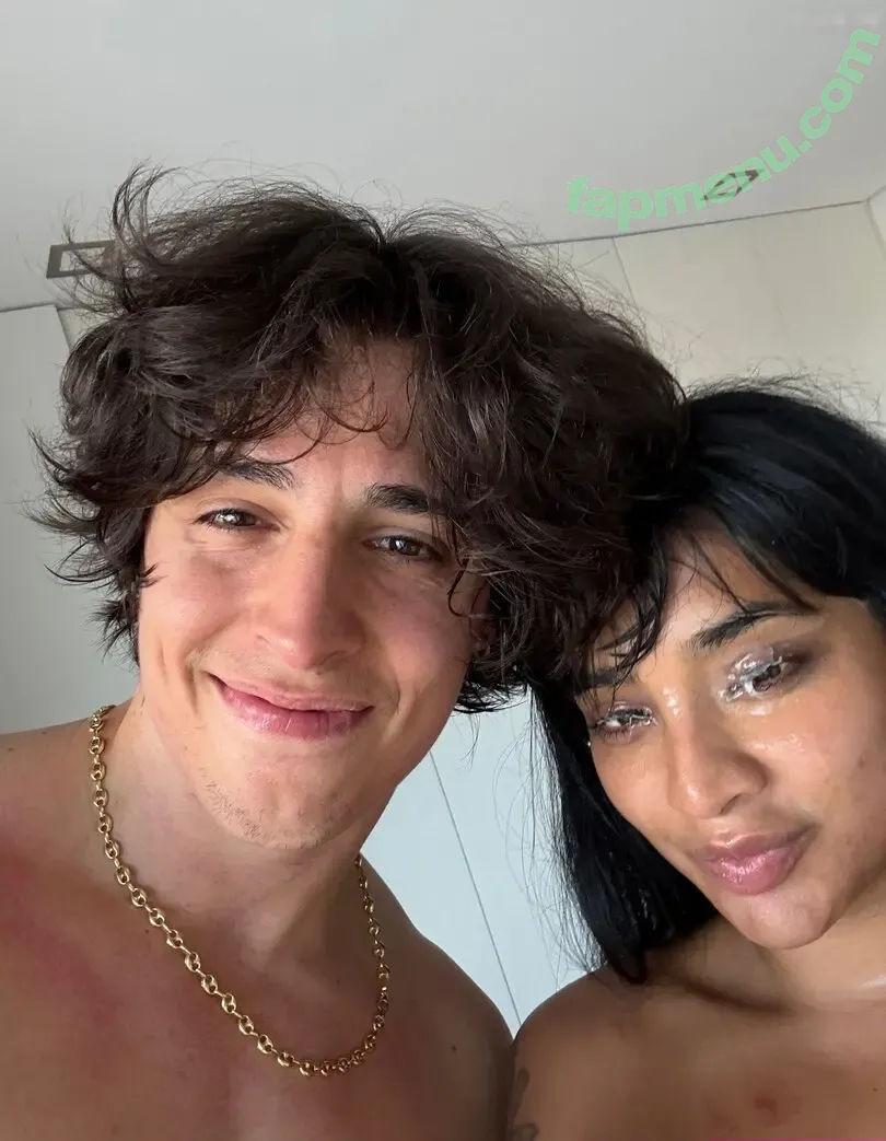 Yasmina Khan nude photo #0004 (Yasmina Khan)