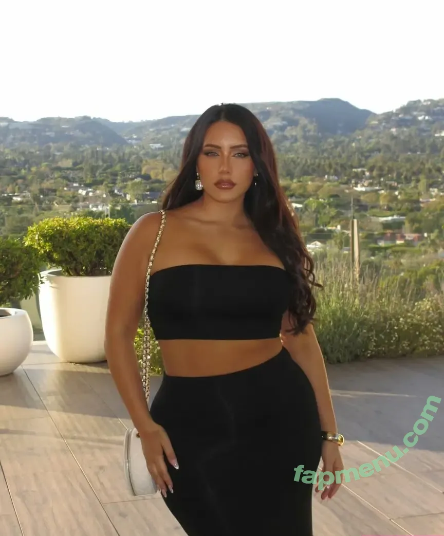 Yasmine MInovski nude photo #0159 (yasmine_minovski)