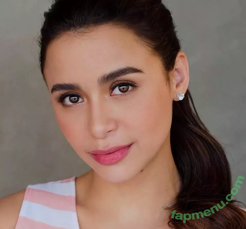 Yassi Pressman nude photo #0001 (yassipressman / yassizzle)