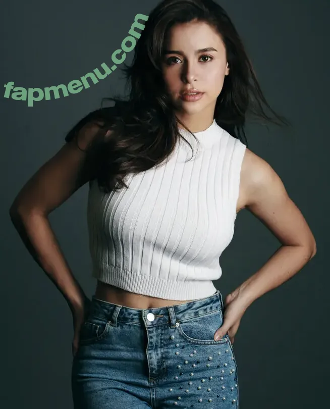 Yassi Pressman nude photo #0015 (yassipressman / yassizzle)