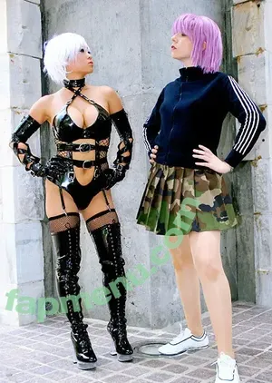 Yaya Han / yayahan nude photo #0136