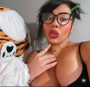 Yazarreth nude photo #0010