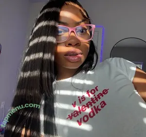 Yazmynswrld nude photo #0062