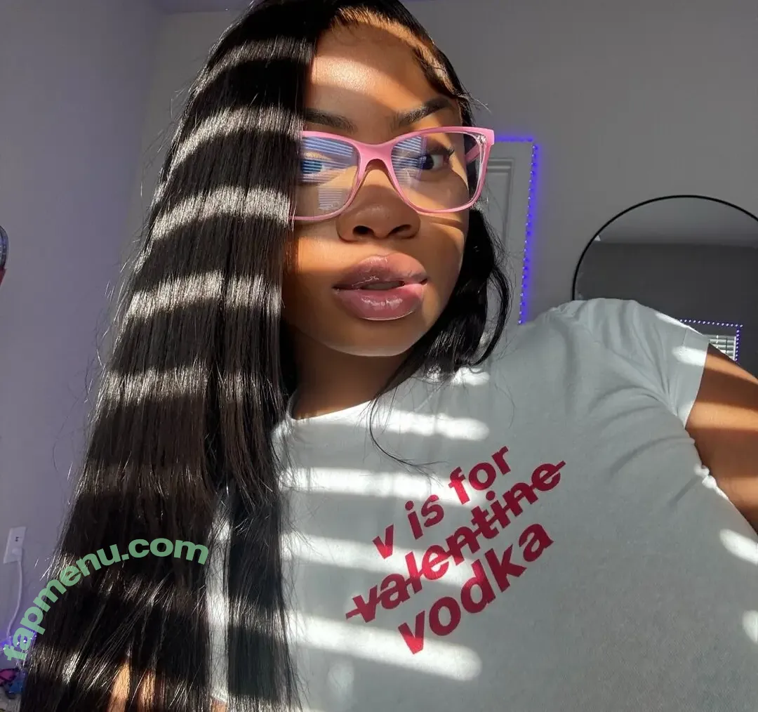 Yazmynswrld nude photo #0062 (Yazmynswrld)